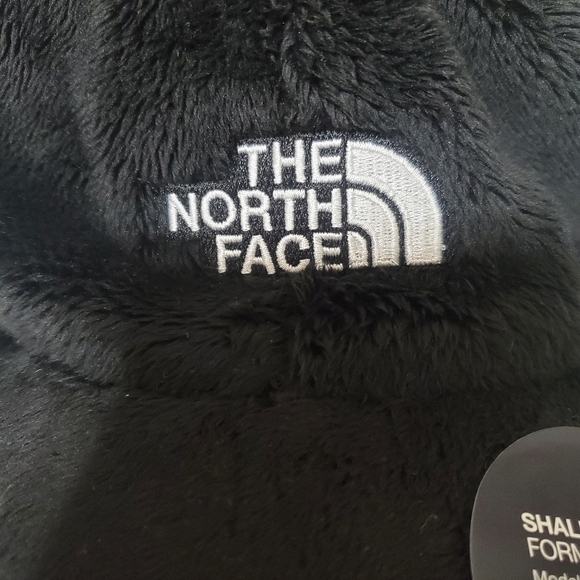 S O L D....The north face faux fur holiday osito cap - Picture 2 of 11